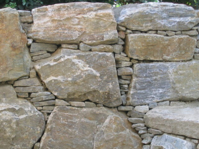 ridge rock wall - nanaimo wall builders