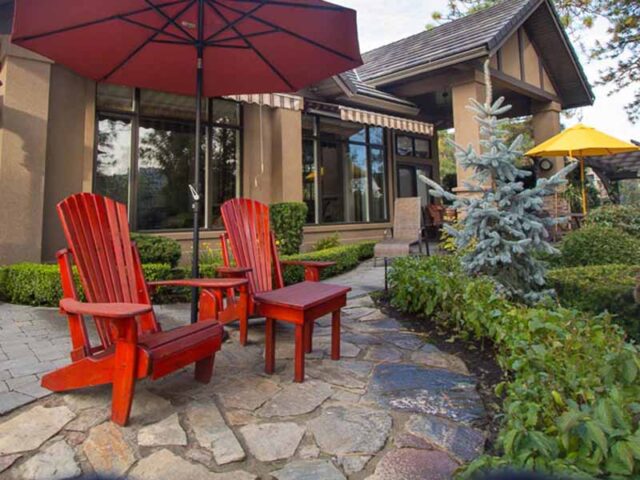 nanaimo garden hedges and natural stone