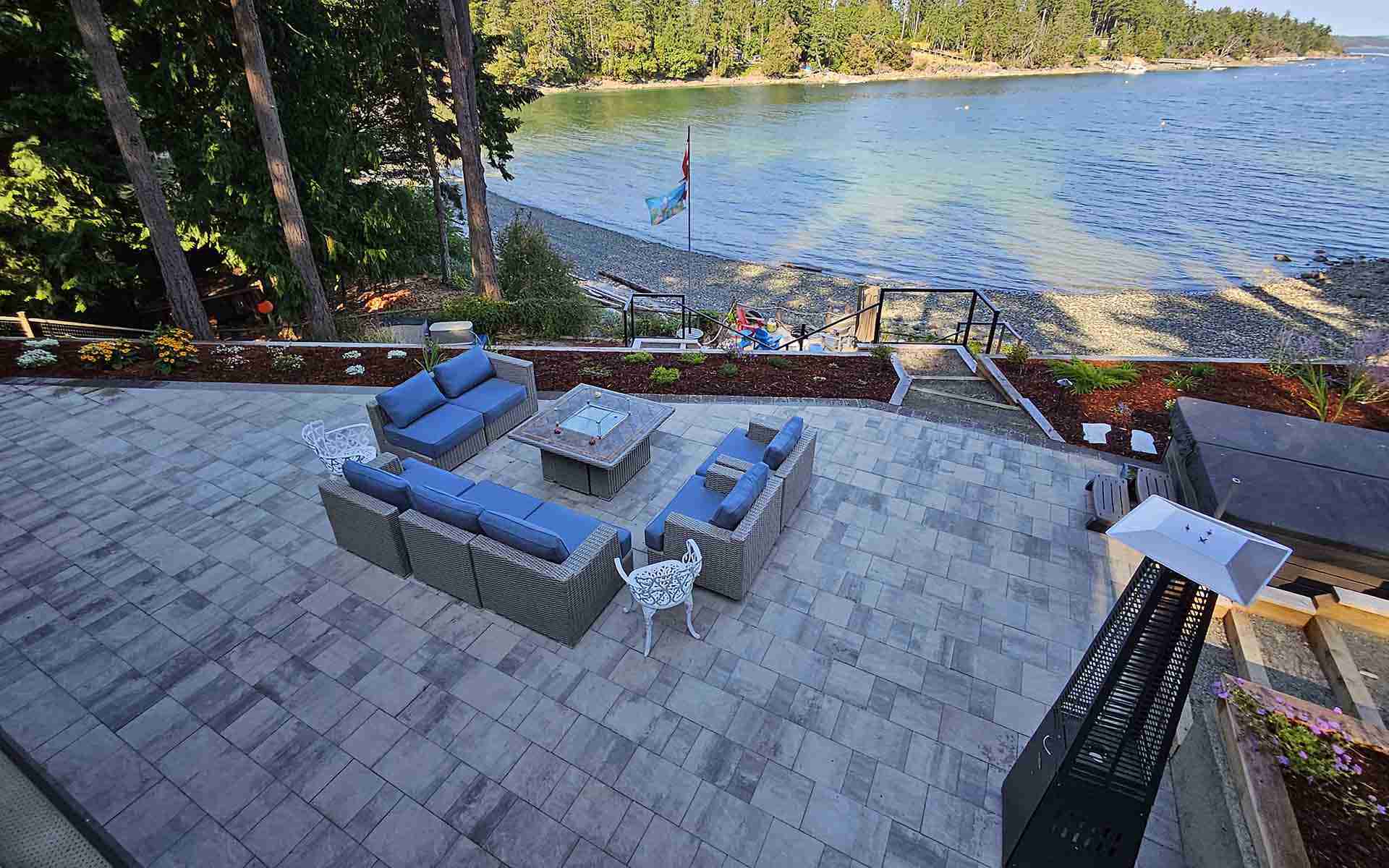 outdoor entertaining area